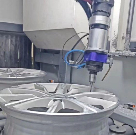 機械臂去輪轂毛刺.jpg 機械臂去輪轂毛刺.jpg