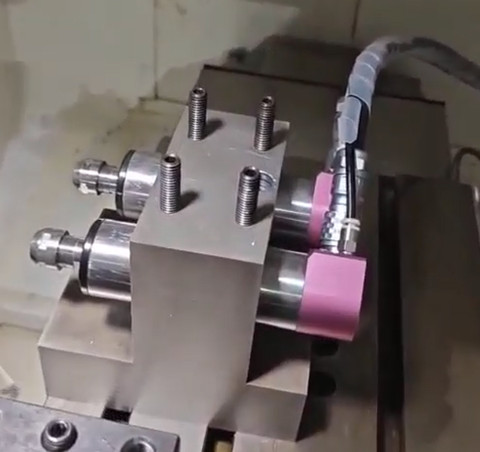 排刀機(jī)鉆孔<a href='gaosuzhuzhou.htm' class='keys' title='點(diǎn)擊查看關(guān)于電主軸的相關(guān)信息' target='_blank'>電主軸</a>.jpg 排刀機(jī)鉆孔<a href='gaosuzhuzhou.htm' class='keys' title='點(diǎn)擊查看關(guān)于電主軸的相關(guān)信息' target='_blank'>電主軸</a>.jpg