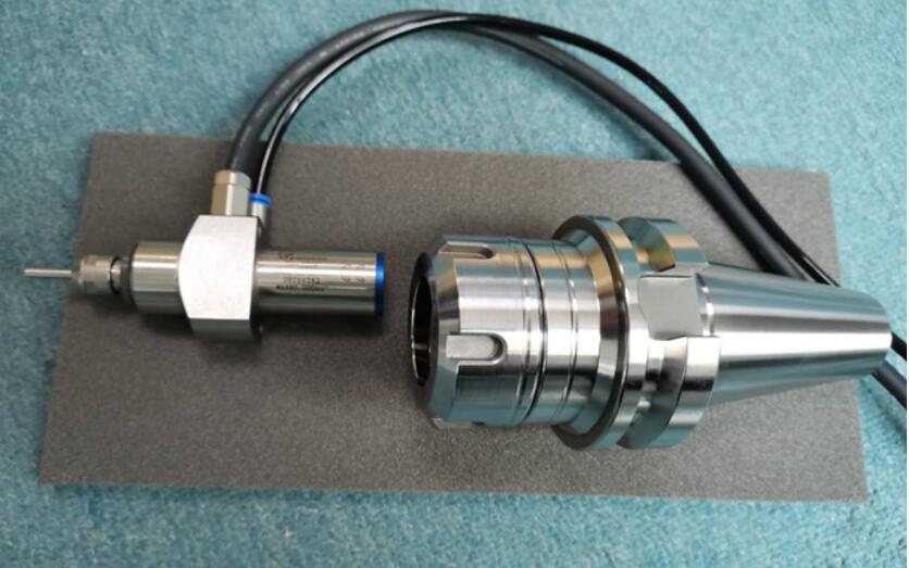 高頻銑加裝刀柄.jpg 高頻銑加裝刀柄.jpg