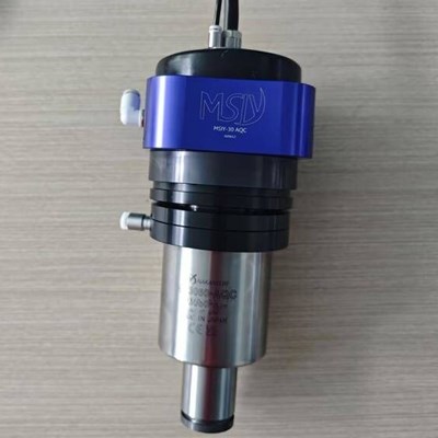 機(jī)械臂自動(dòng)換刀浮動(dòng)主軸.jpg 機(jī)械臂自動(dòng)換刀浮動(dòng)主軸.jpg